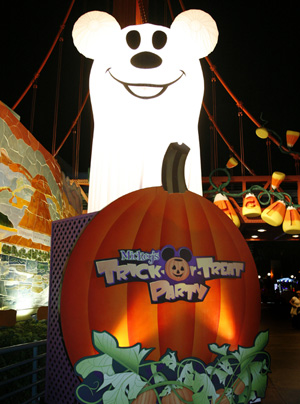 Mickey's Trick-or-Treat Party Mickey's Trick-or-Treat Party