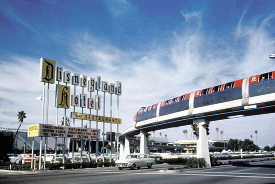 Disneyland Hotel, 1961