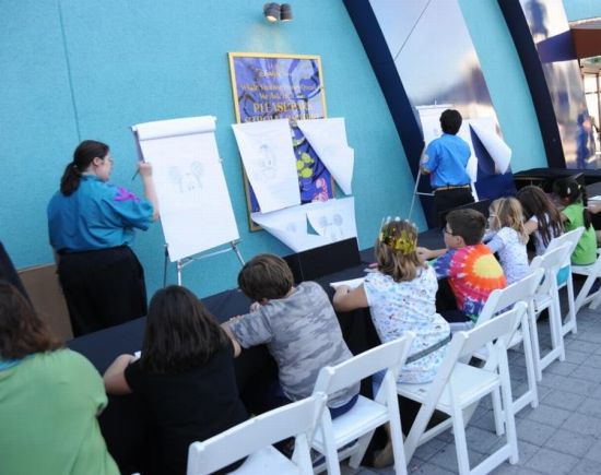 Disney Quest Teaching Guests How to Illustrate a Disney Character