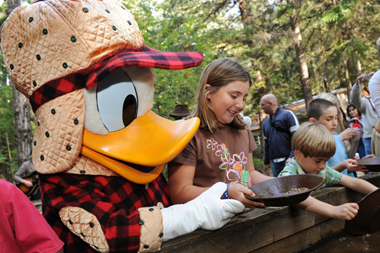 Guests pan for gold in Skagway like miners from the famous Klondike gold rush. Guests pan for gold in Skagway like miners from the famous Klondike gold rush.