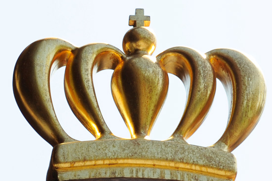 Where at Disney Parks Can You Find This Gold Crown? Where at Disney Parks Can You Find This Gold Crown?