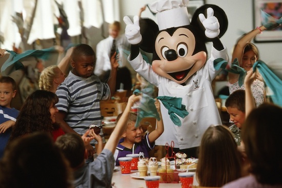 Dine with Your Favorite Characters at Disney Parks Dine with Your Favorite Characters at Disney Parks