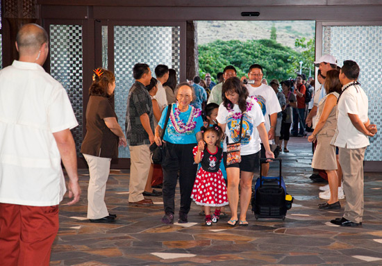 Aulani Opens its Doors to the First Guests Aulani Opens its Doors to the First Guests
