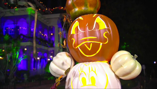 Halloween Decorations at Disneyland Resort Halloween Decorations at Disneyland Resort