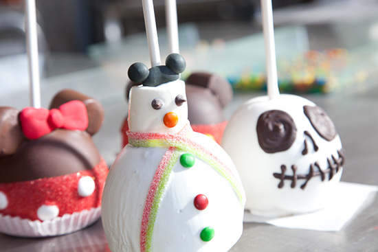 Holiday Treats at the Disneyland Resort Holiday Treats at the Disneyland Resort
