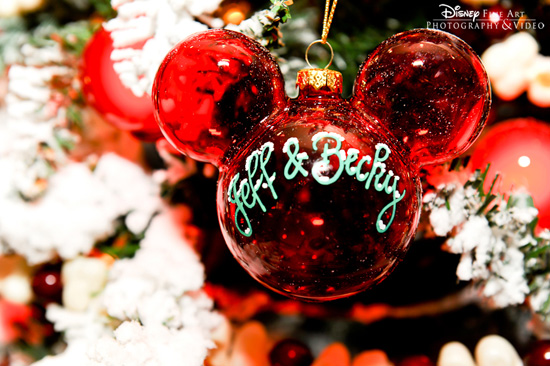 Jeff & Becky Embrace the Holiday Season for Their Wedding at Disney Parks “Jeff
