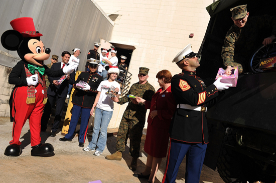 Mickey Mouse and Disney VoluntEARS Brighten the Holidays for Many Central Floridians With ‘Season of Sharing’