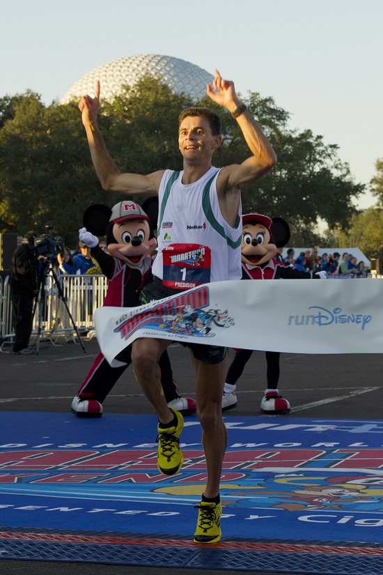 Brazil’s Costa Establishes New Streak at Dramatic Walt Disney World Marathon 