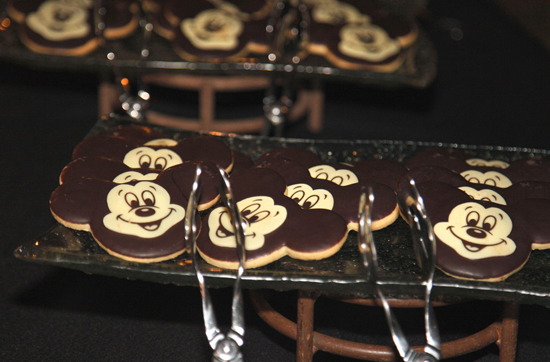 Disney Parks Blog Hosts a ‘Midnight Snack’ During One More Disney Day at Disneyland Park Disney Parks Blog Hosts a ‘Midnight Snack’ During One More Disney Day at Disneyland Park