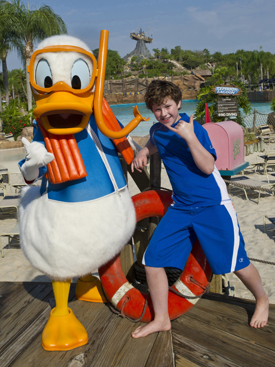 Stars from ‘Modern Family’ and ‘Make It or Break It’ Visit Walt Disney World Resort
