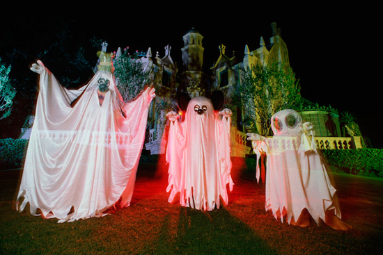 Vintage Walt Disney World: Three Ghosts at Haunted Mansion in 1987 Vintage Walt Disney World: Three Ghosts at Haunted Mansion in 1987
