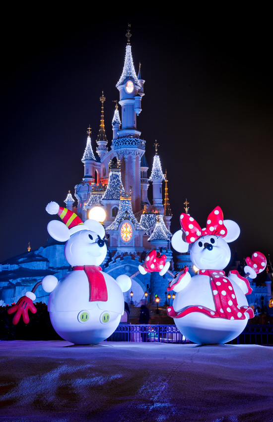 Disney Parks After Dark: Finding Holiday Cheer at Disneyland Resort Paris Disney Parks After Dark: Finding Holiday Cheer at Disneyland Resort Paris