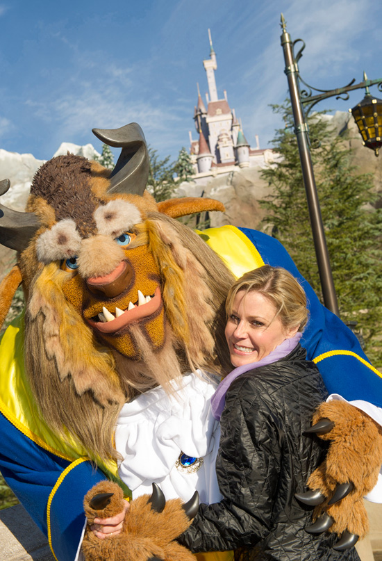 Julie Bowen Visited New Fantasyland to See Beast's Castle Julie Bowen Visited New Fantasyland to See Beast's Castle