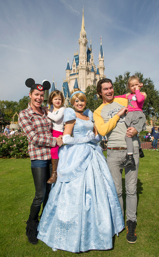 Rebecca Romijn, Her Husband Jerry O'Connell and Their Twin Daughters Pose With Cinderella Rebecca Romijn, Her Husband Jerry O'Connell and Their Twin Daughters Pose With Cinderella