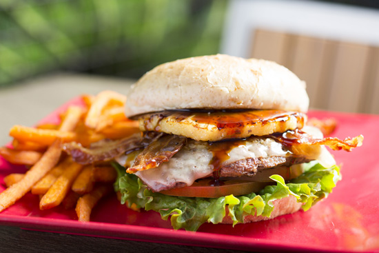 The Hawaiian Cheeseburger at Tangaroa Terrace ― Casual Island Dining at the Disneyland Hotel The Hawaiian Cheeseburger at Tangaroa Terrace ― Casual Island Dining at the Disneyland Hotel