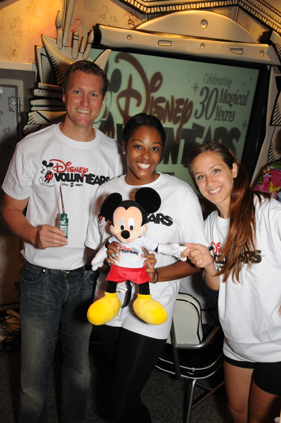 Disney VoluntEARS Are All Smiles After PaintFest at Sea, Which Brought Guests and Their Families Together With Crew Members For a Great Cause Disney VoluntEARS Are All Smiles After PaintFest at Sea, Which Brought Guests and Their Families Together With Crew Members For a Great Cause
