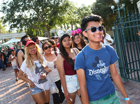 Readers Enjoy ‘Mickey and the Magical Map’ and More During Disney Parks Blog Magical Meet-Up at Disneyland Park