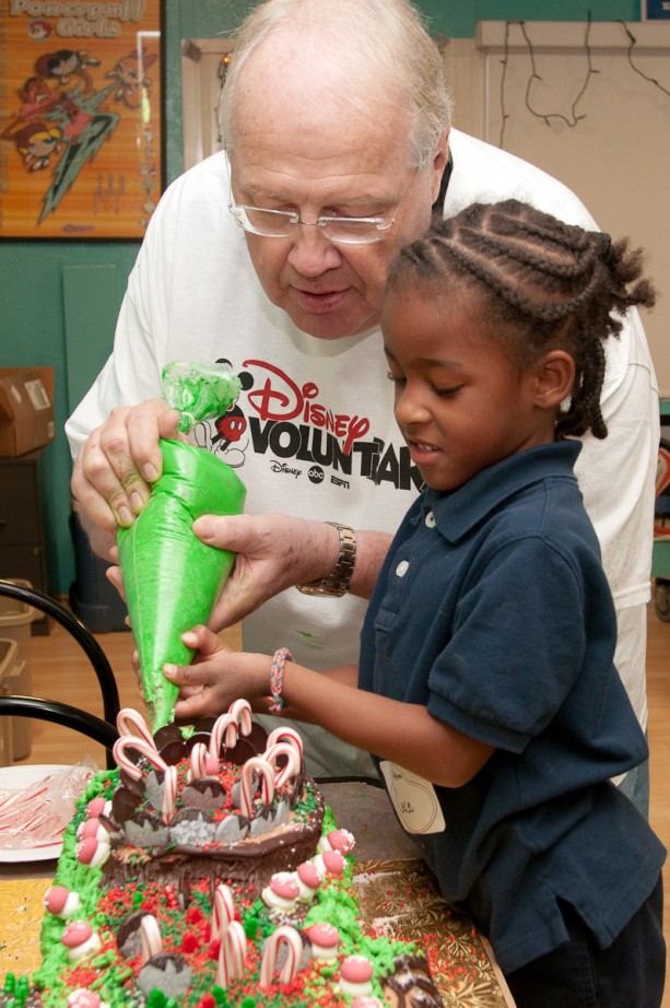 WDPR_EC-Burbank-VoluntEARS-